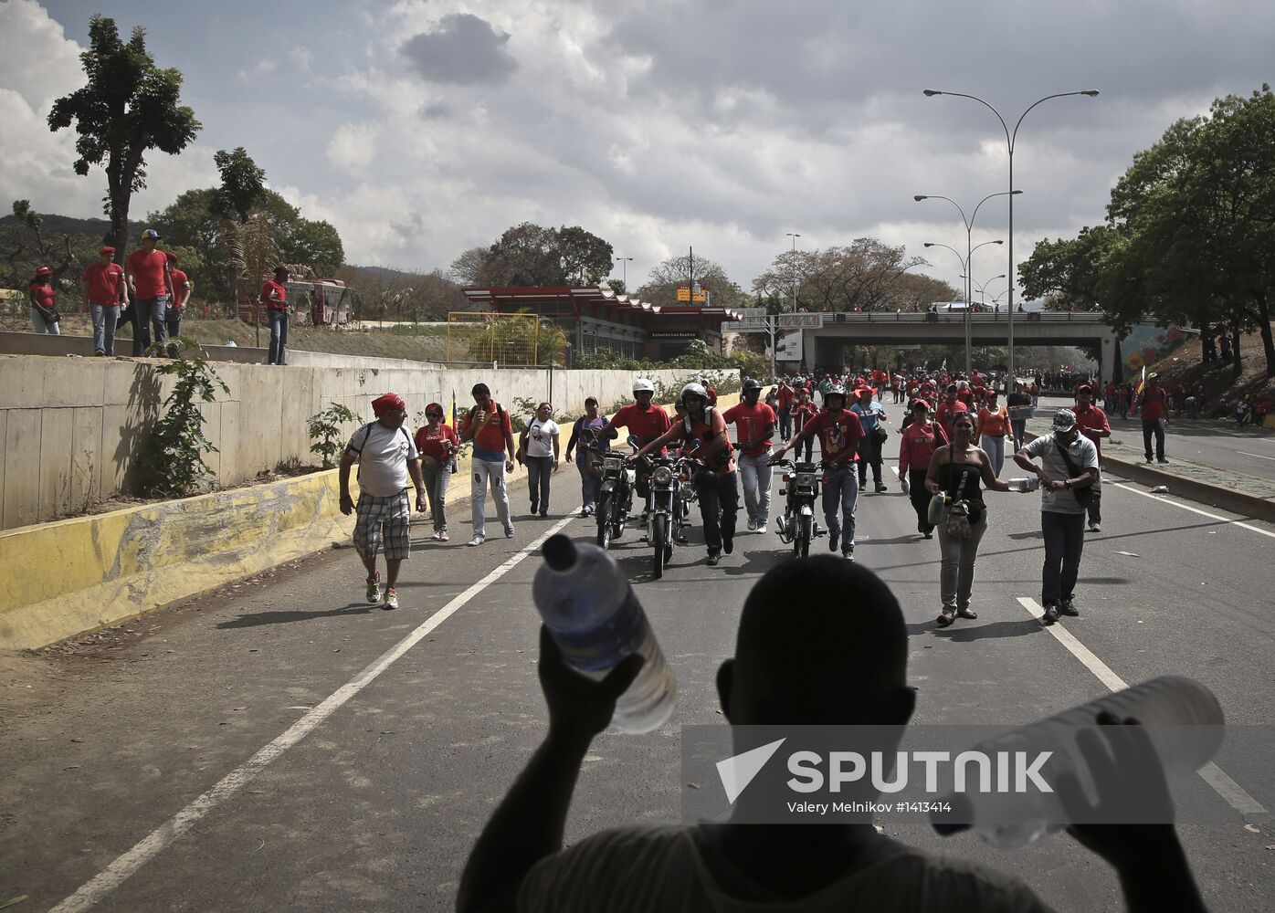 Coffin with Hugo Chavez's body carried to Revolution Museum