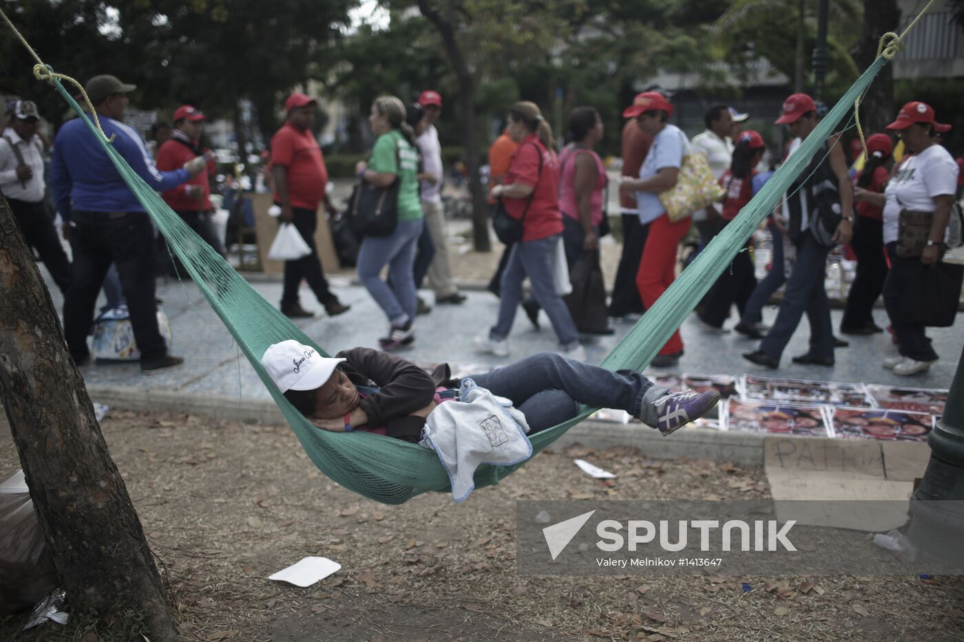 Coffin with Hugo Chavez's body carried to Revolution Museum