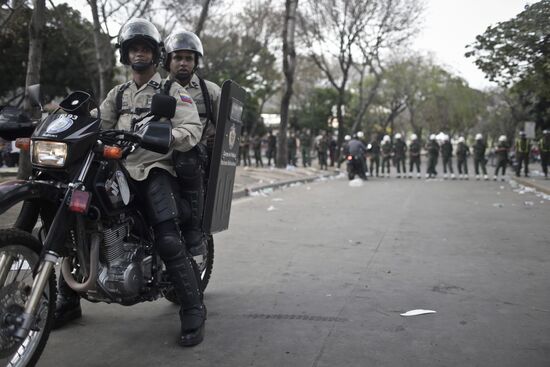 Coffin with Hugo Chavez's body carried to Revolution Museum