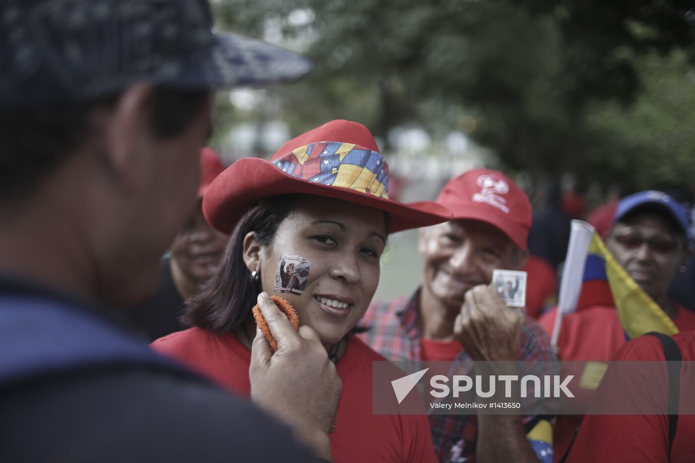 Coffin with Hugo Chavez's body carried to Revolution Museum