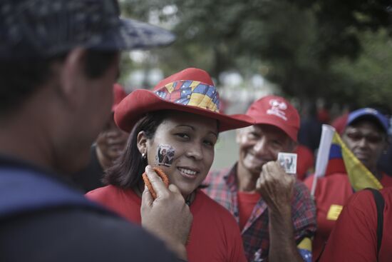 Coffin with Hugo Chavez's body carried to Revolution Museum