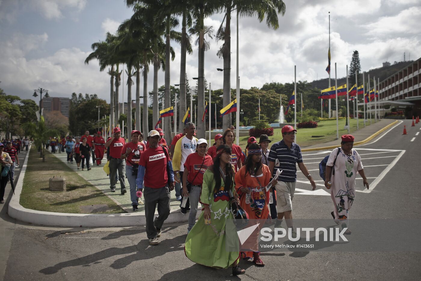 Coffin with Hugo Chavez's body carried to Revolution Museum