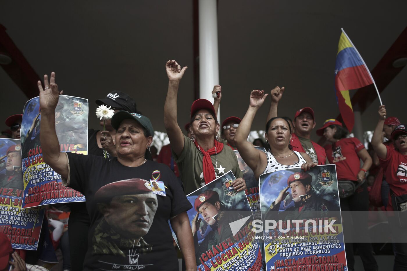 Coffin with Hugo Chavez's body carried to Revolution Museum