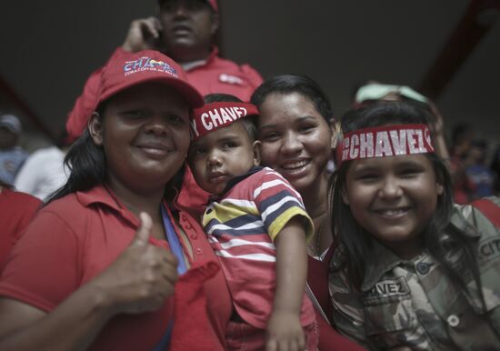 Coffin with Hugo Chavez's body carried to Revolution Museum