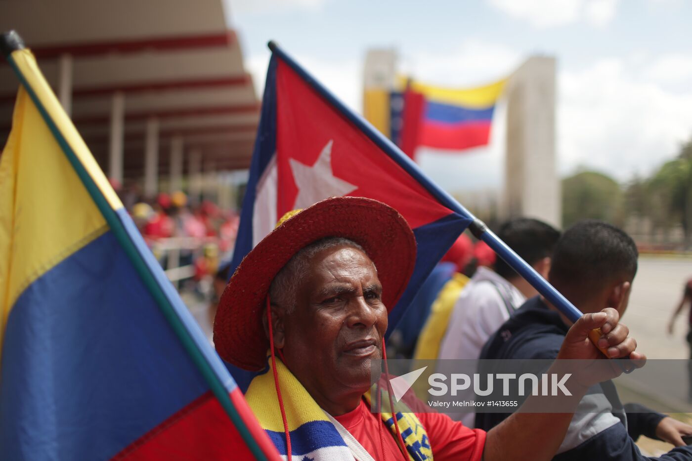 Coffin with Hugo Chavez's body carried to Revolution Museum