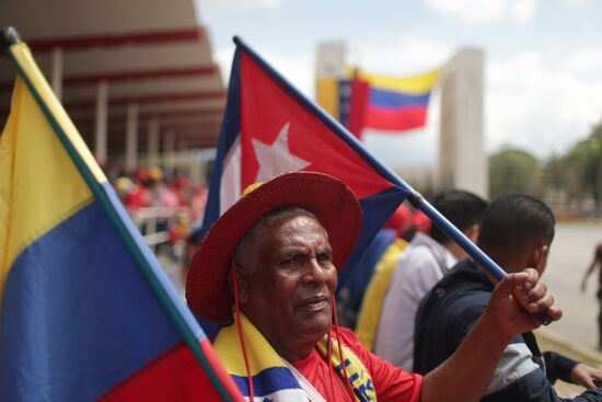 Coffin with Hugo Chavez's body carried to Revolution Museum