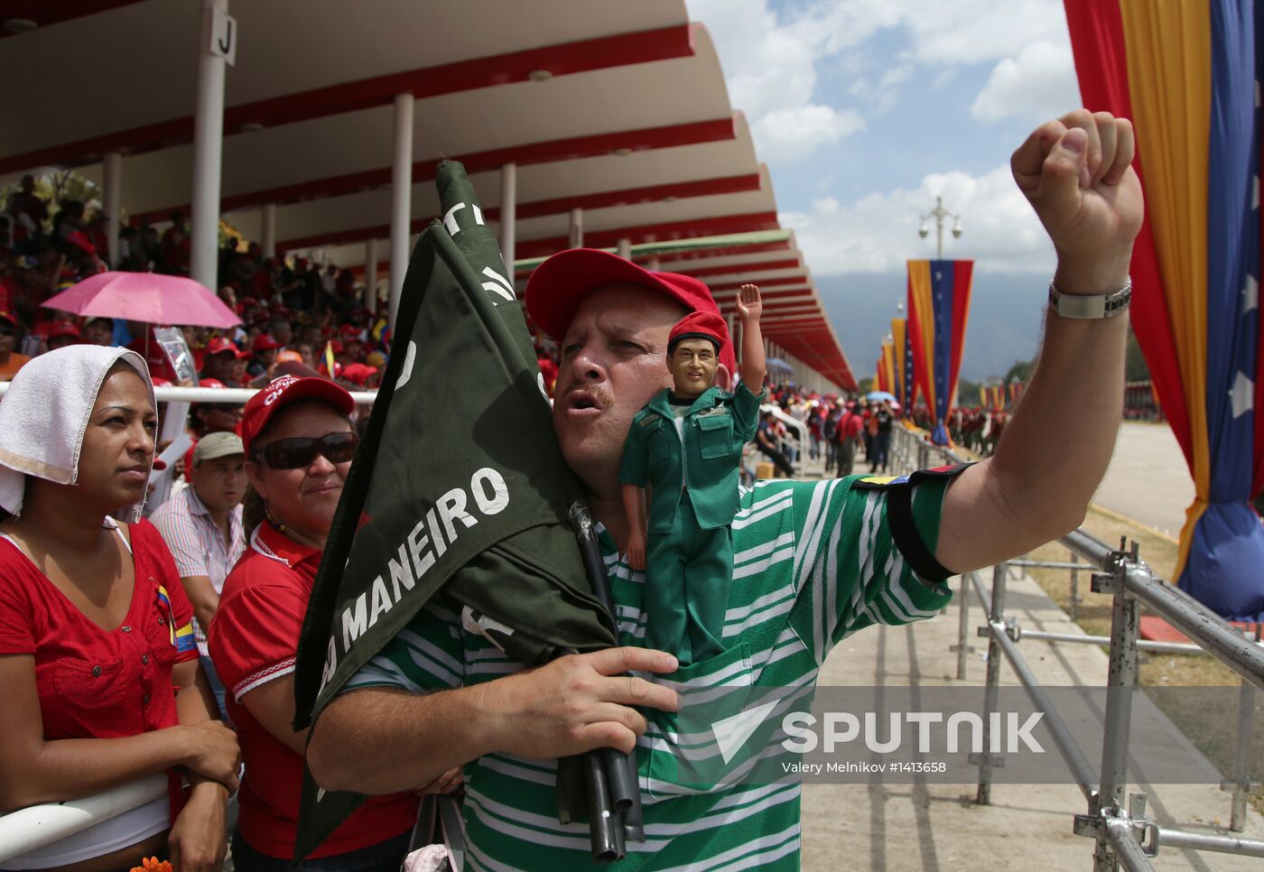 Coffin with Hugo Chavez's body carried to Revolution Museum