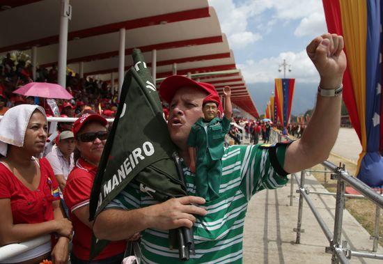 Coffin with Hugo Chavez's body carried to Revolution Museum