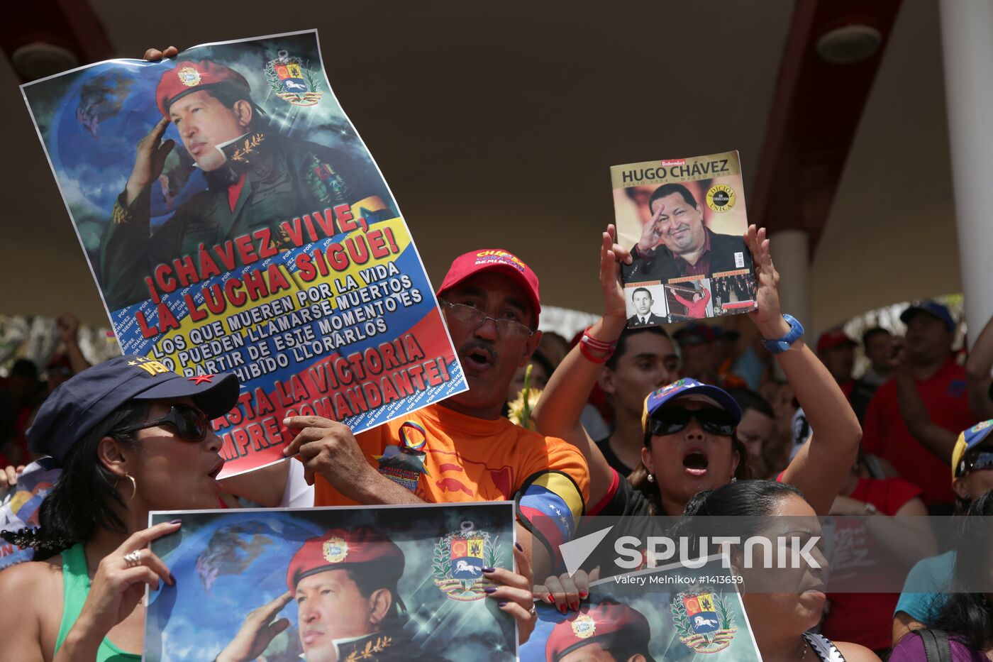 Coffin with Hugo Chavez's body carried to Revolution Museum