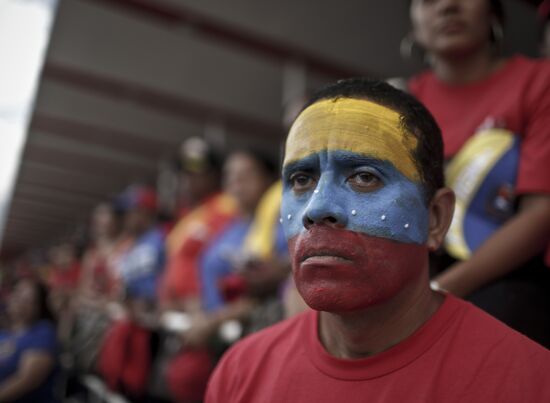 Coffin with Hugo Chavez's body carried to Revolution Museum