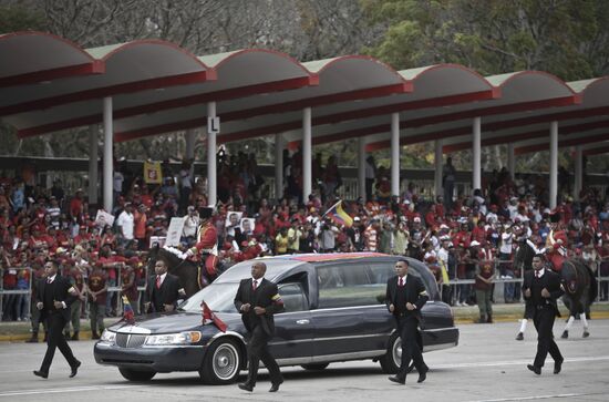 Coffin with Hugo Chavez's body carried to Revolution Museum