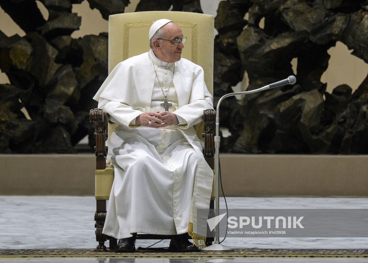 Pope Francis meets with journalists