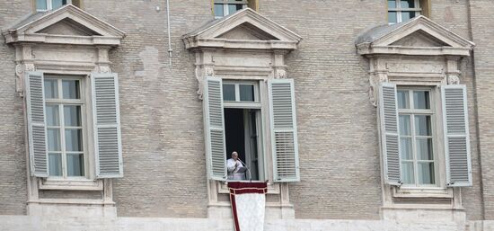 Pope Francis delivers sermon to faithful at Vatican