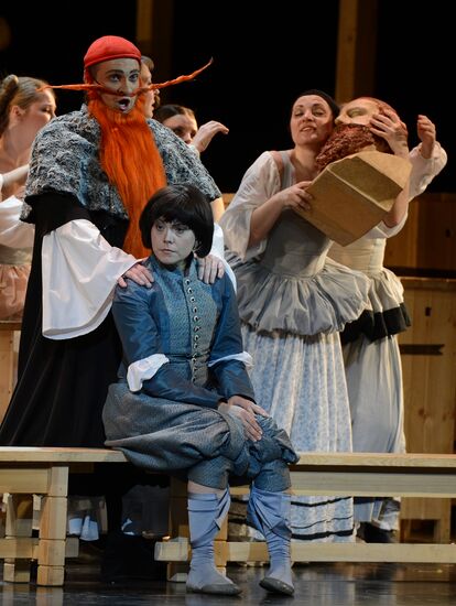 Play "Le comte Ory" at Yekaterinburg Theater of Opera and Ballet