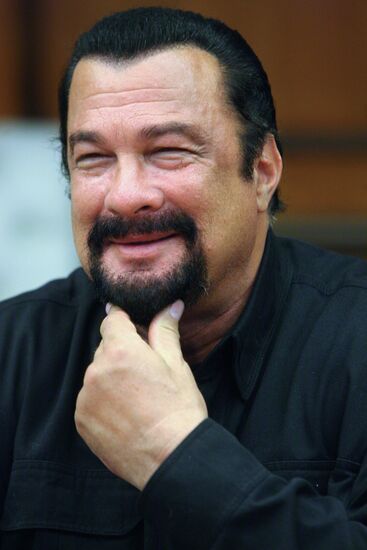 Dmitry Rogozin meets with Steven Seagal