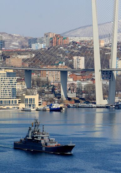 Pacific Fleet ships leave Vladivostok for combat service