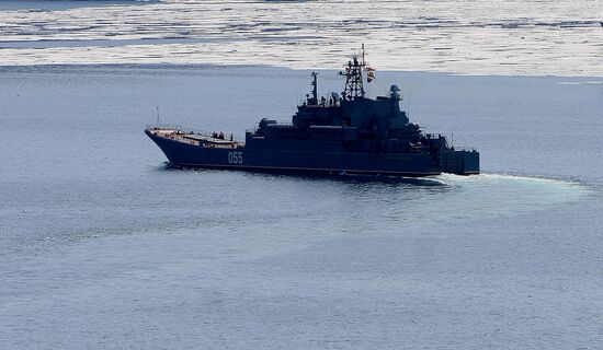 Pacific Fleet ships leave Vladivostok for combat service