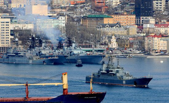 Pacific Fleet ships leave Vladivostok for combat service