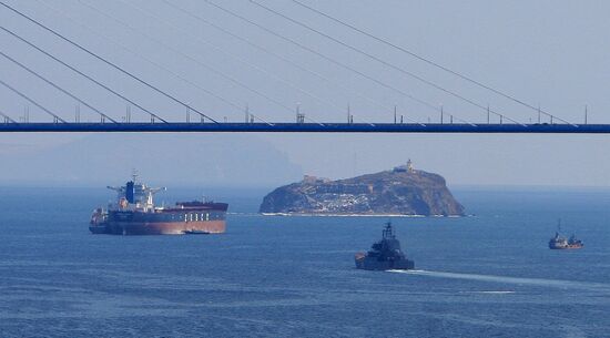Pacific Fleet ships leave Vladivostok for combat service