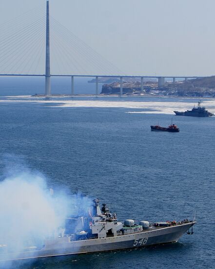 Pacific Fleet ships leave Vladivostok for combat service