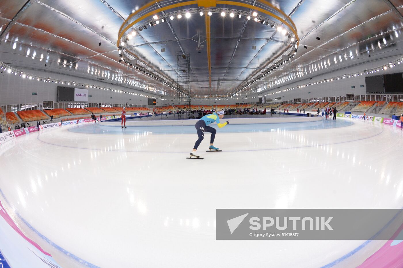 World Speed Skating Championships. Training sessions
