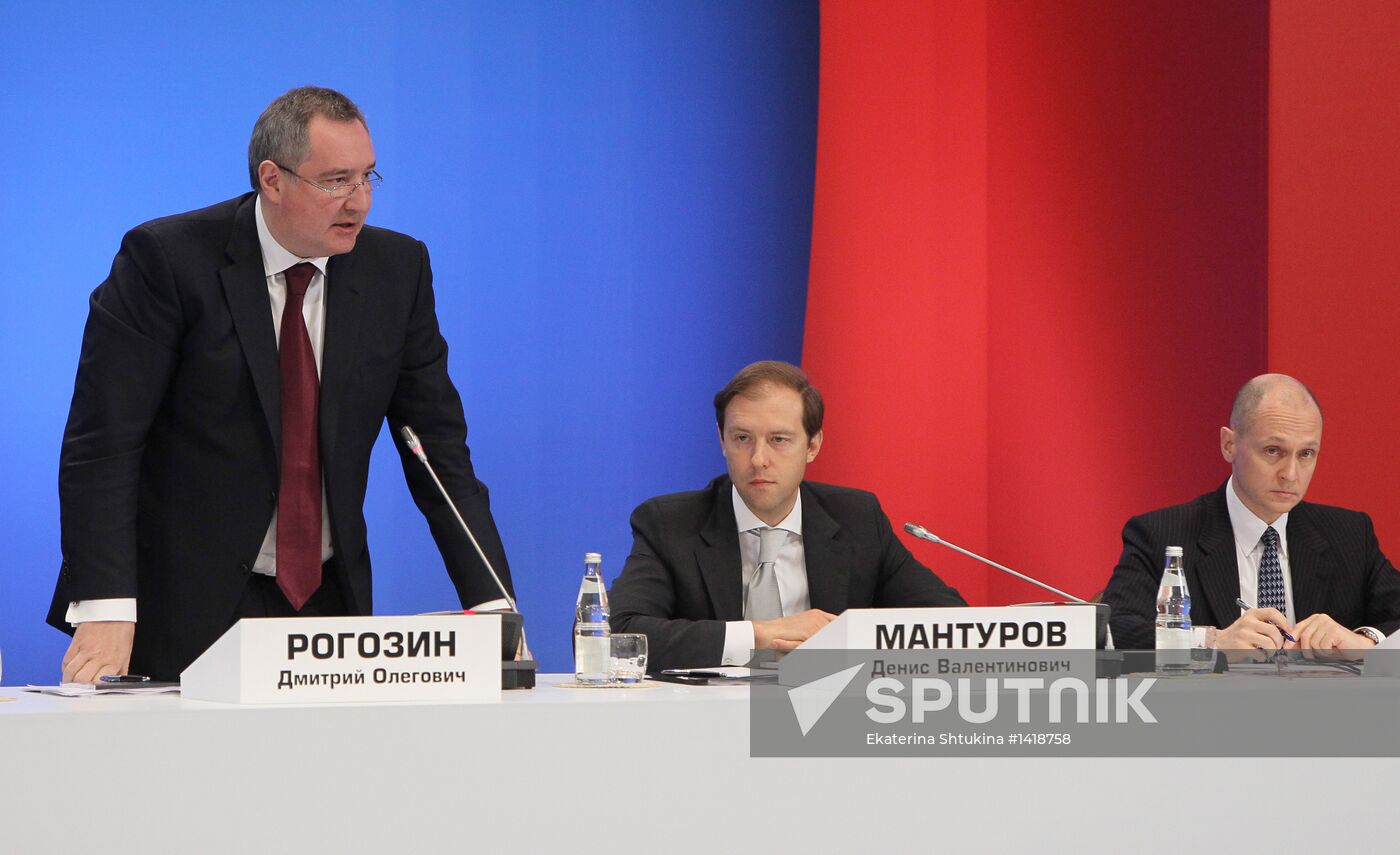Dmitry Medvedev at conference on military-industrial sector