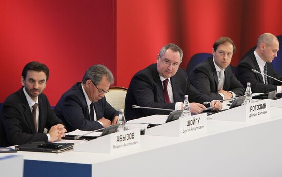 Dmitry Medvedev at conference on military-industrial sector