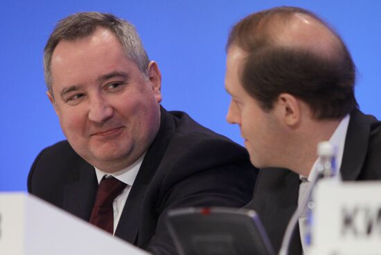 Dmitry Medvedev at conference on military-industrial sector