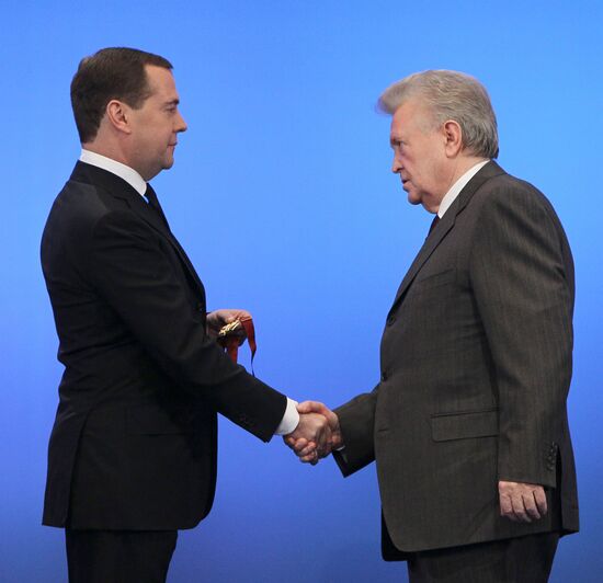 Dmitry Medvedev at conference on military-industrial sector