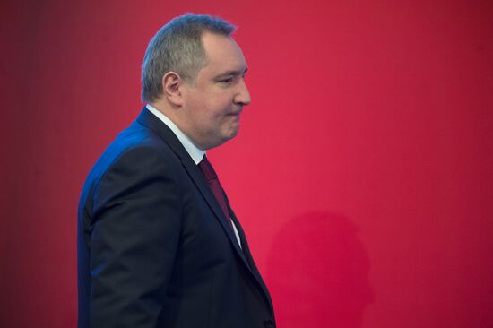 Dmitry Medvedev at conference on military-industrial sector