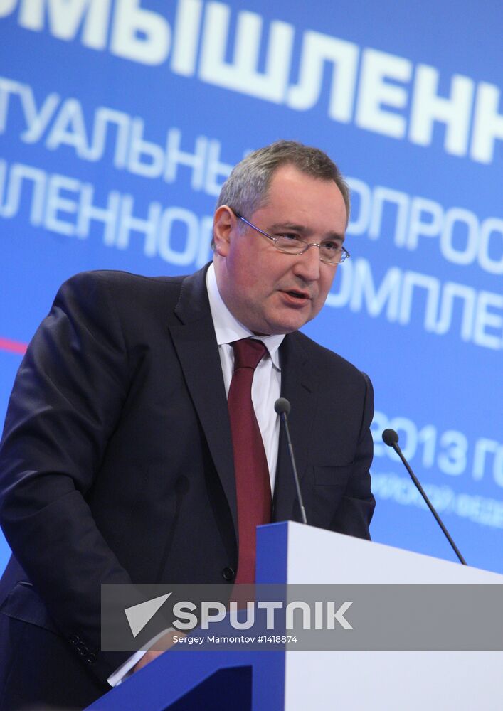 Dmitry Medvedev at conference on military-industrial sector