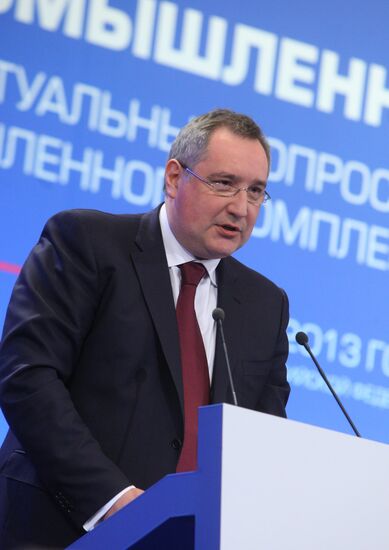 Dmitry Medvedev at conference on military-industrial sector