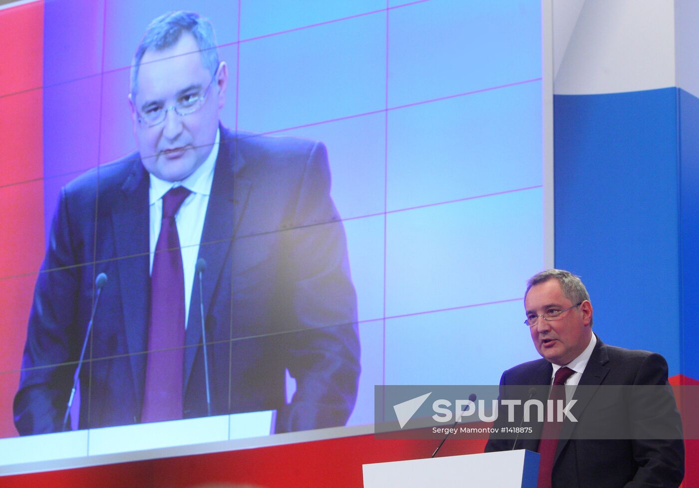 Dmitry Medvedev at conference on military-industrial sector