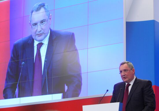 Dmitry Medvedev at conference on military-industrial sector