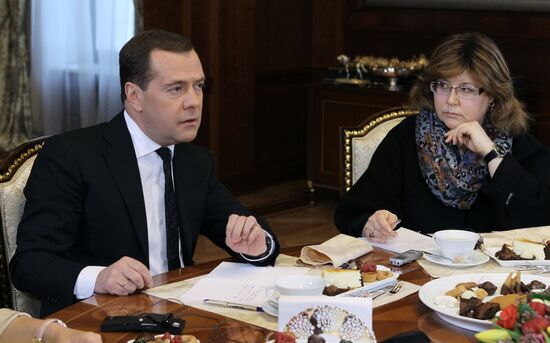 Dmitry Medvedev gives interview to leading European media