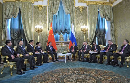 Vladimir Putin meets with Xi Jinping