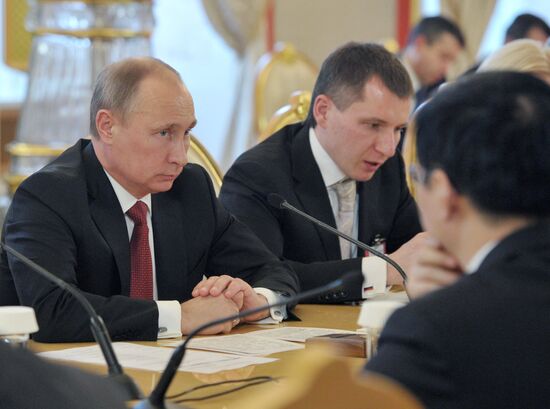Vladimir Putin meets with Xi Jinping