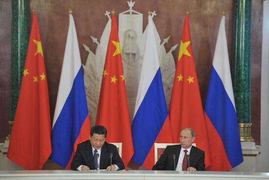 Vladimir Putin meets with Xi Jinping