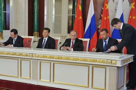 Vladimir Putin meets with Xi Jinping