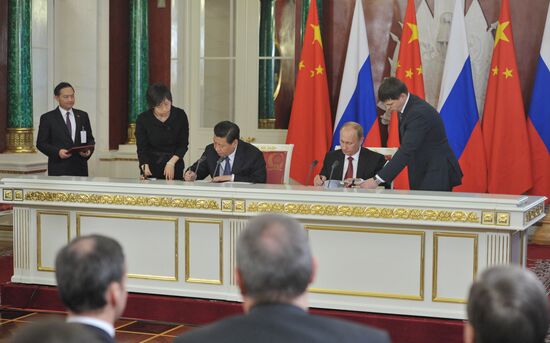 Vladimir Putin meets with Xi Jinping