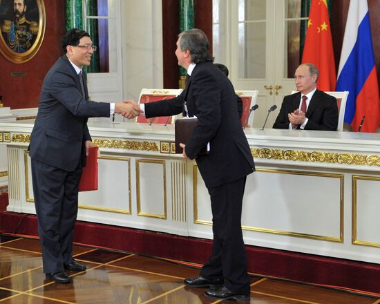 Vladimir Putin meets with Xi Jinping