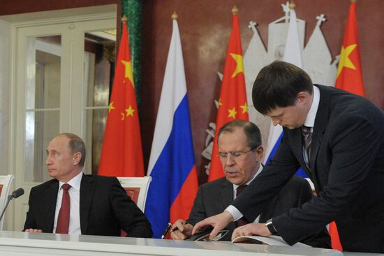 Vladimir Putin meets with Xi Jinping