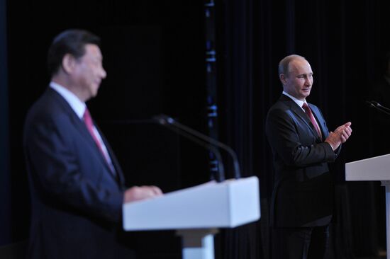 Vladimir Putin meets with Xi Jinping