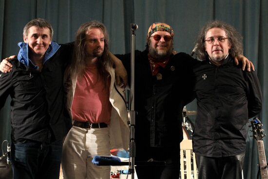 Farewell concert by Aquarium band