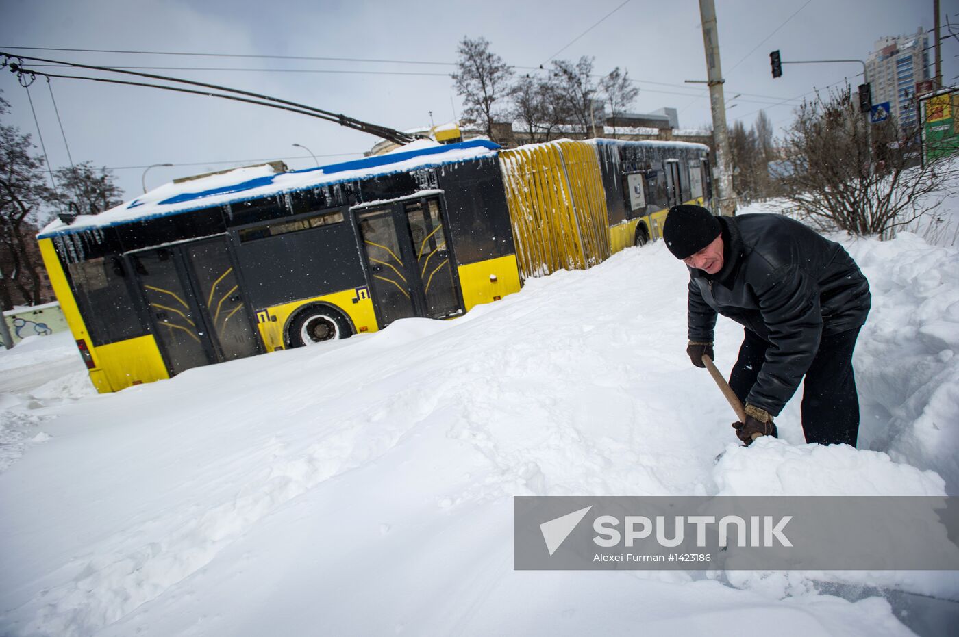Snowfall aftermath in Kiev