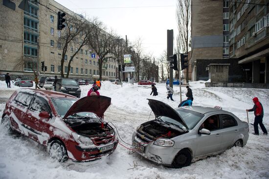 Snowfall aftermath in Kiev