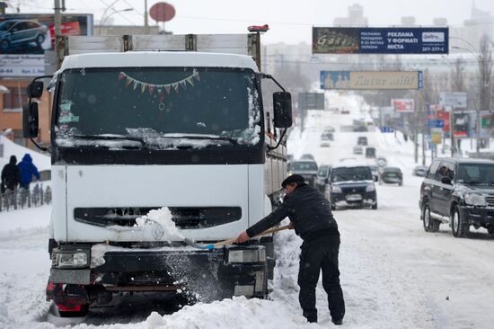 Snowfall aftermath in Kiev