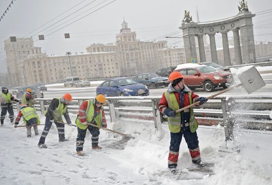 Clearing snow in Moscow