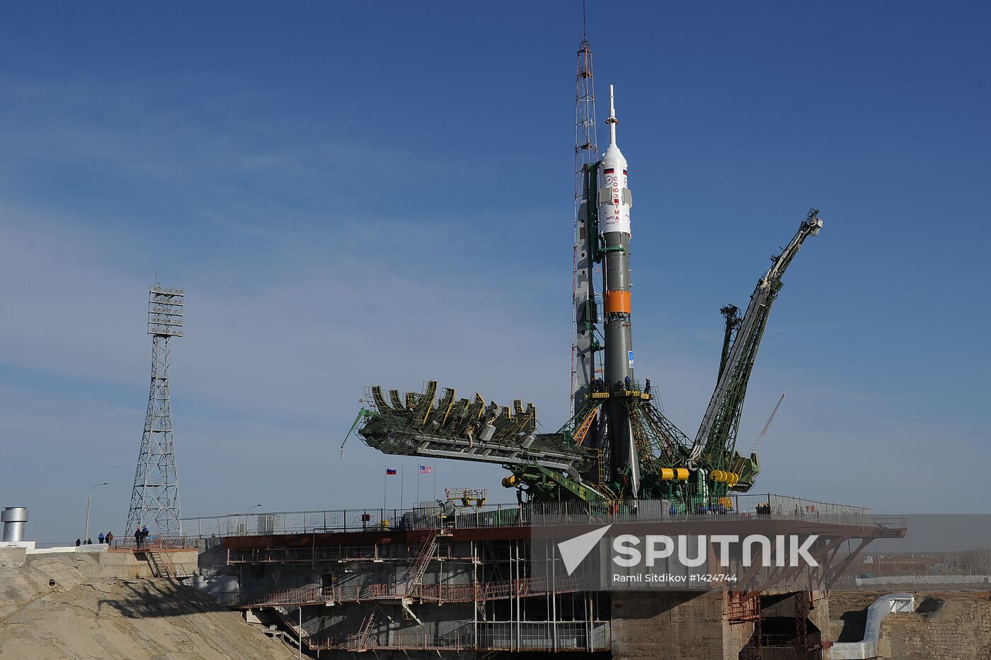 Soyuz-FG missile with Soyuz TMA-08M spaceship head for launch