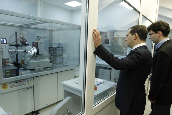 Medvedev visits Moscow Institute for Physics and Technology